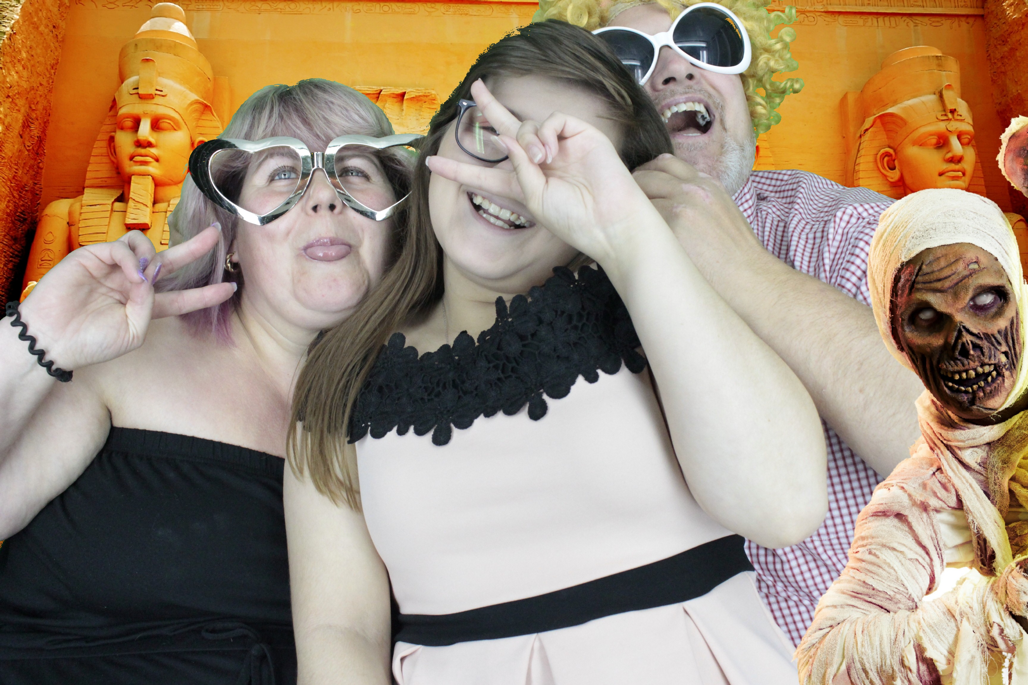 Mr & Mrs Hillier | View more photos from the event at gallery.myphotoboothexperience.co.uk/u/MyPhotoBoothExperienceLtd/Mr-Mrs-Hillier